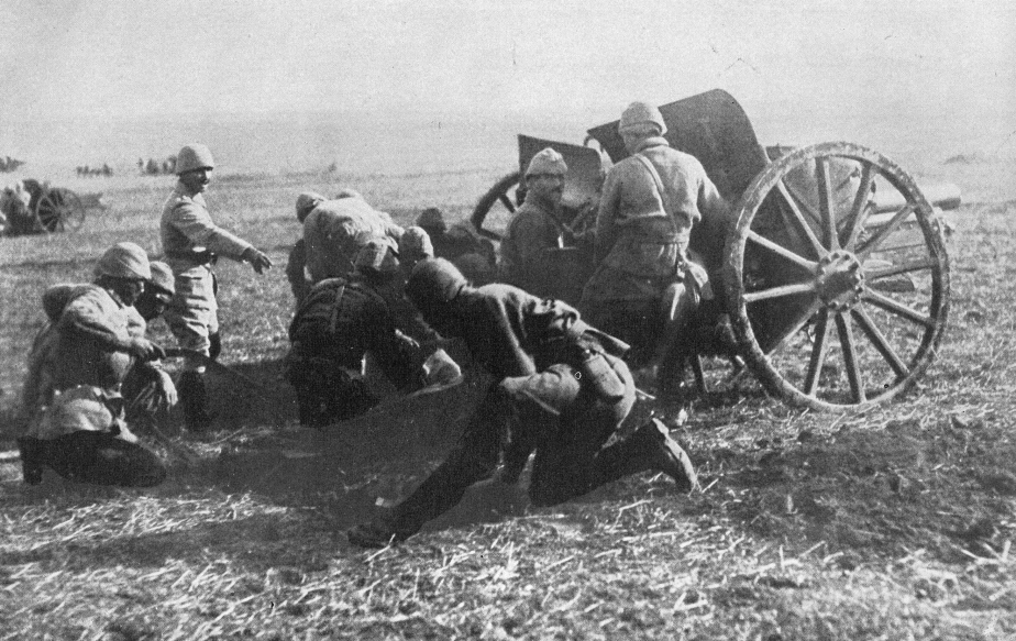Na snímku turecké polní dělostřelectvo během bojů v Dobrudži. V bitvě u Amzače stály proti jihoslovanským oddílům také turecké jednotky.  