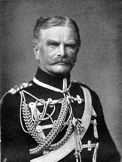 Polní maršál August von Mackensen (* 1849 – † 1945), vrchní velitel vojsk Ústředních mocností operujících proti Rumunsku z jihu. Po kapitulaci Rumunska působil až do konce války jako vojenský guvernér Rumunska a vrchní velitel okupační armády. 