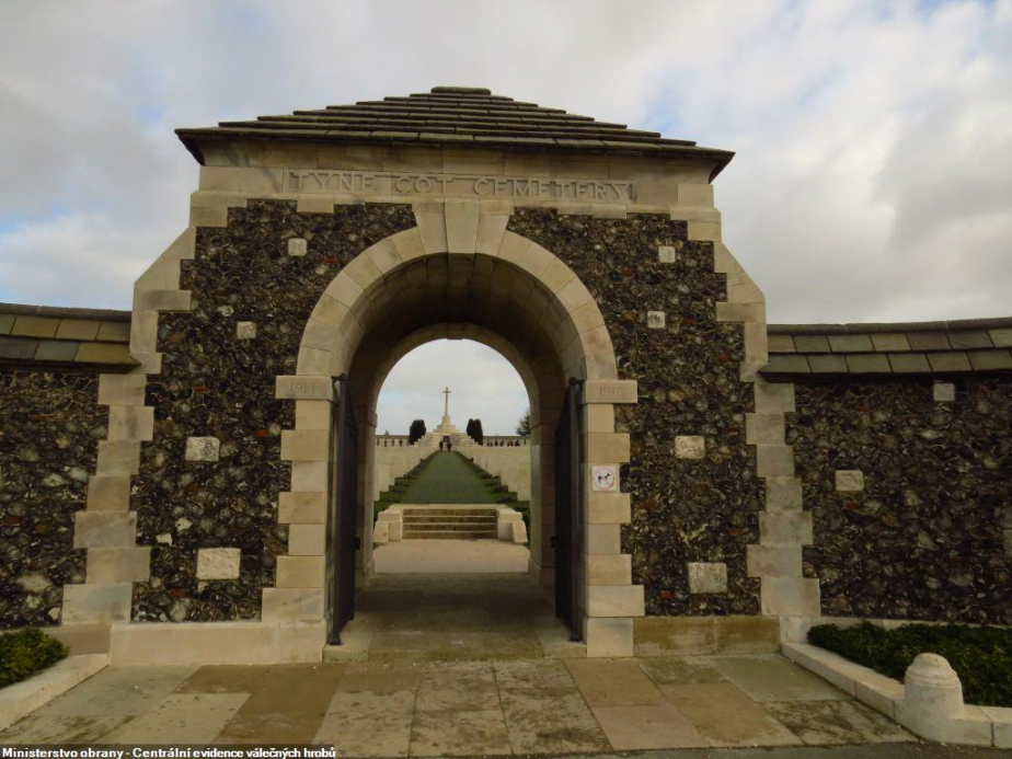 Britský vojenský hřbitov Tyne Cot v Belgii. 