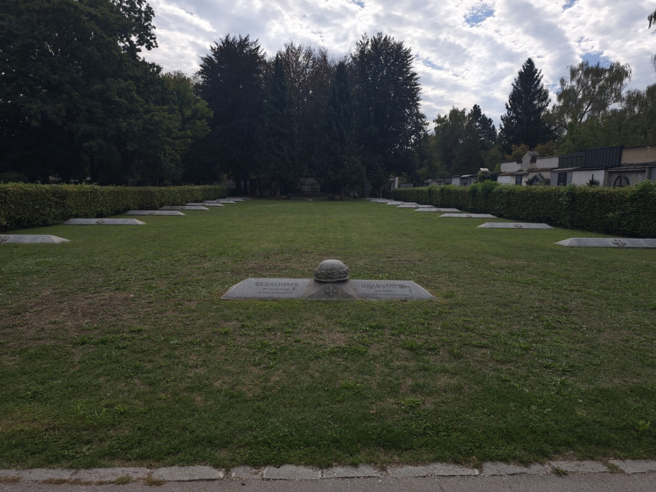 Hřbitov St. Barbara v Linci (Rakousko), kde spočívají ostatky 3 289 rakousko-uherských vojáků.