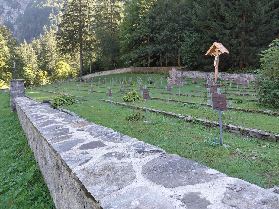 Vojenský hřbitov na silnici Plöckenpass u Mauthenu (Rakousko).