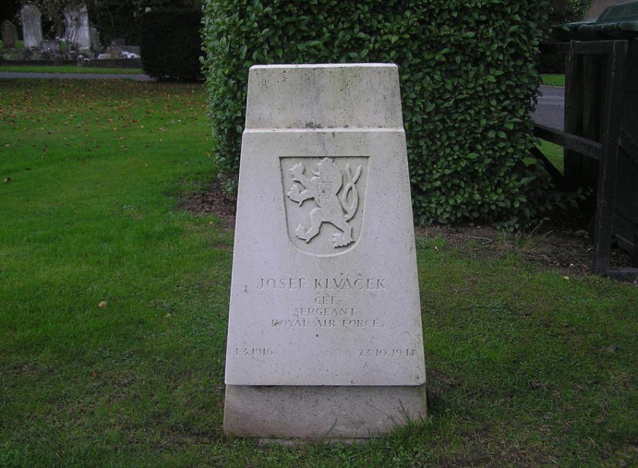 Hrob Josefa Klváčka na hřbitově Wellington General Cemetery v hrabství Shropshire ve Velké Británii. Hrobové místo je označeno číslem B-0728.