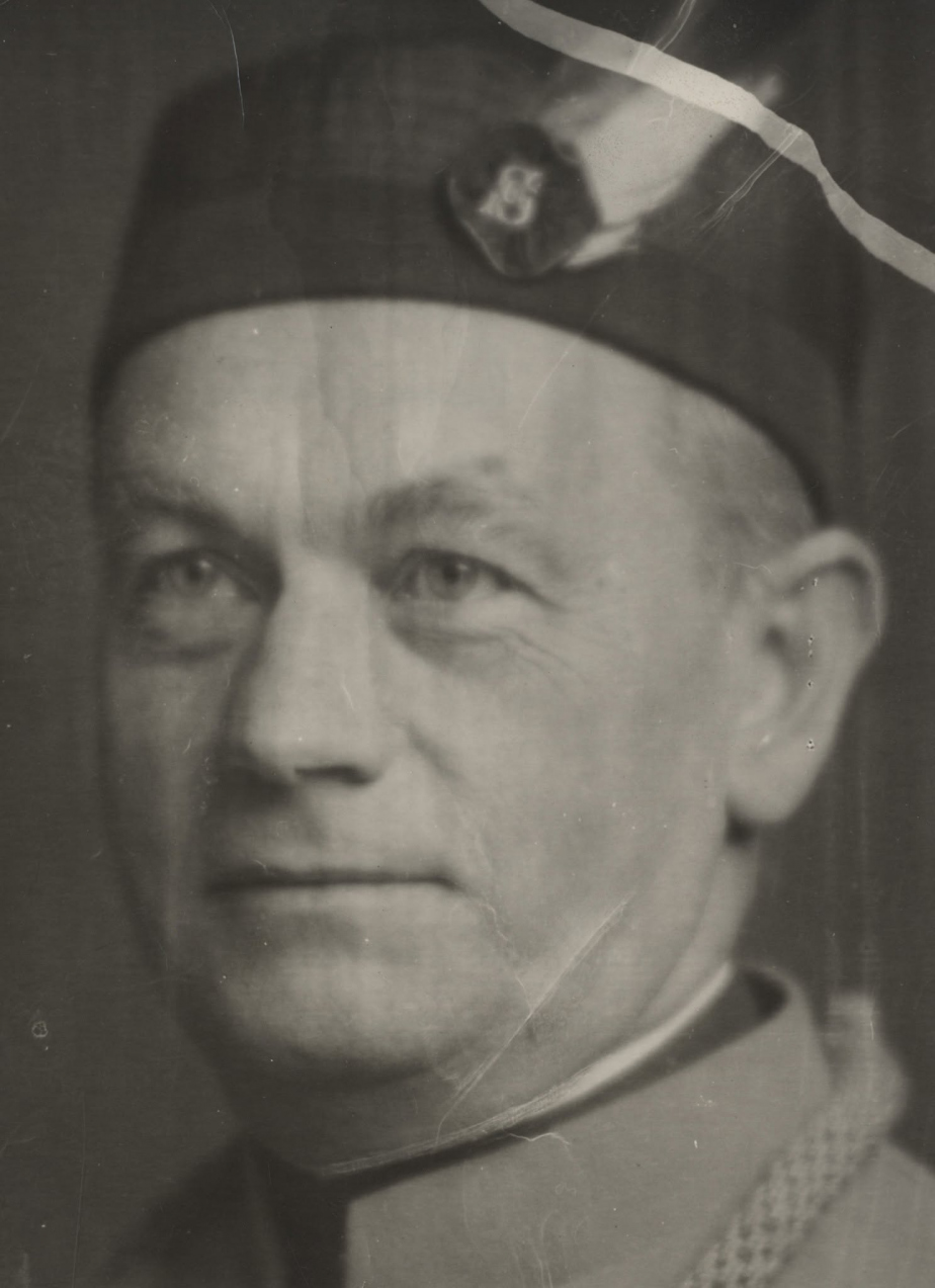 Pozdní fotografie Augustina Pechláta v sokolském. 