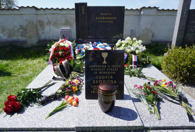Pohřeb repatriovaného hrdiny – vrchního respicienta finanční stráže Ludvíka Svobody