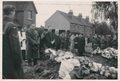 85. výročí úmrtí Josefa Kloboučníka a Josefa Klváčka, příslušníků 68. noční stíhací perutě RAF 