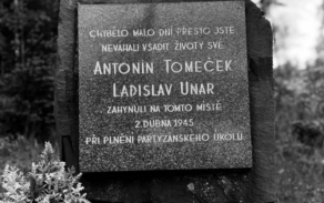 Antonín Tomeček a Ladislav Unar padli počátkem dubna při plnění partyzánského úkolu.